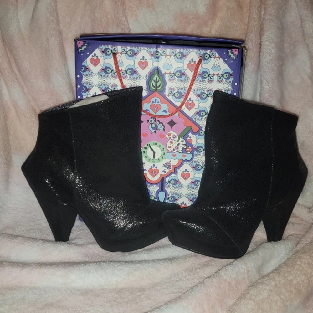 IRREGULAR CHOICE ANNA BELLS TROLLEY BLACK LEATHER NIB SZ 38.5/ 7.5 us